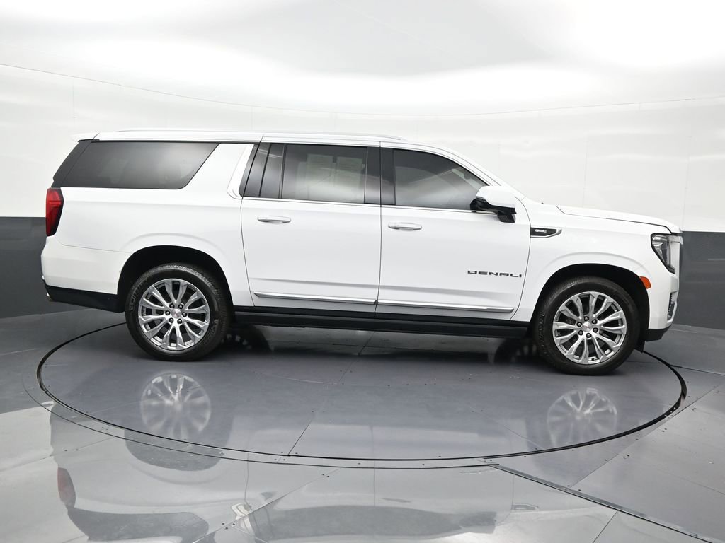 Used 2022 GMC Yukon XL Denali w/ Denali Premium Package image 7