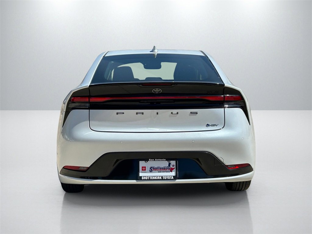 Used 2025 Toyota Prius XLE image 6