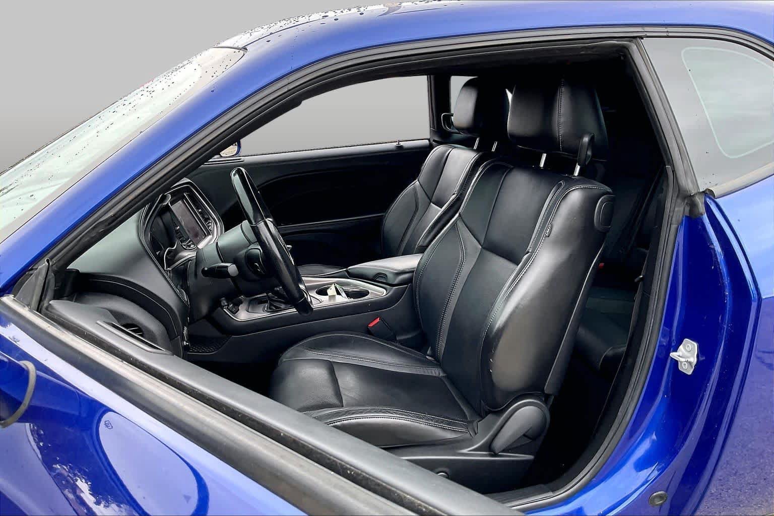 Used 2022 Dodge Challenger SXT w/ Plus Package RWD image 7