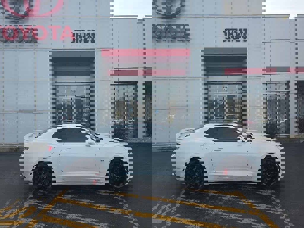 Used 2016 Chevrolet Camaro SS image 2