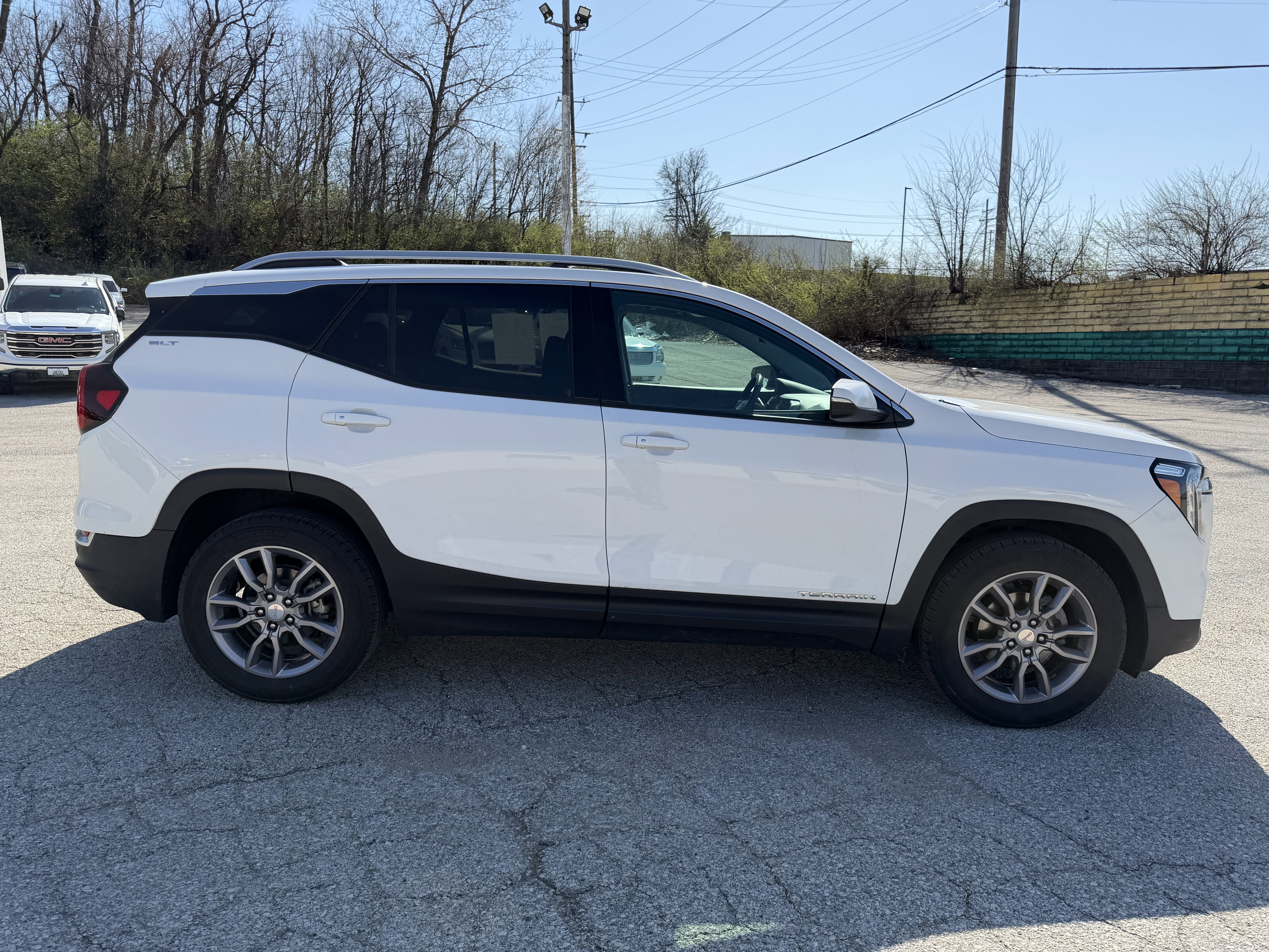 Used 2023 GMC Terrain SLT image 8