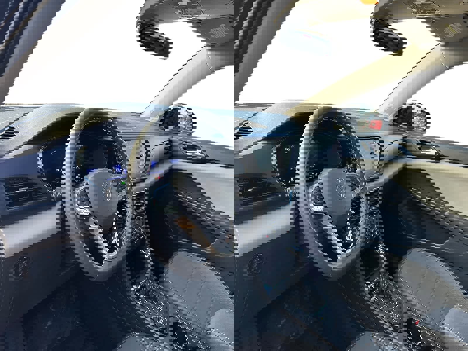 Used 2023 Volkswagen Taos SE image 2