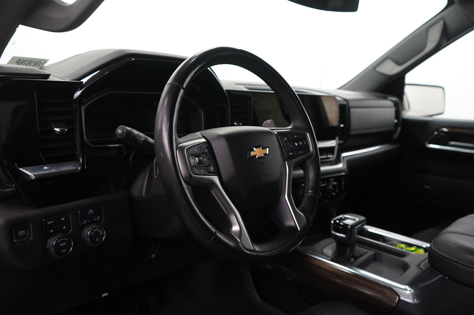 Used 2023 Chevrolet Silverado 1500 LT w/ Z71 Off-Road Package image 20