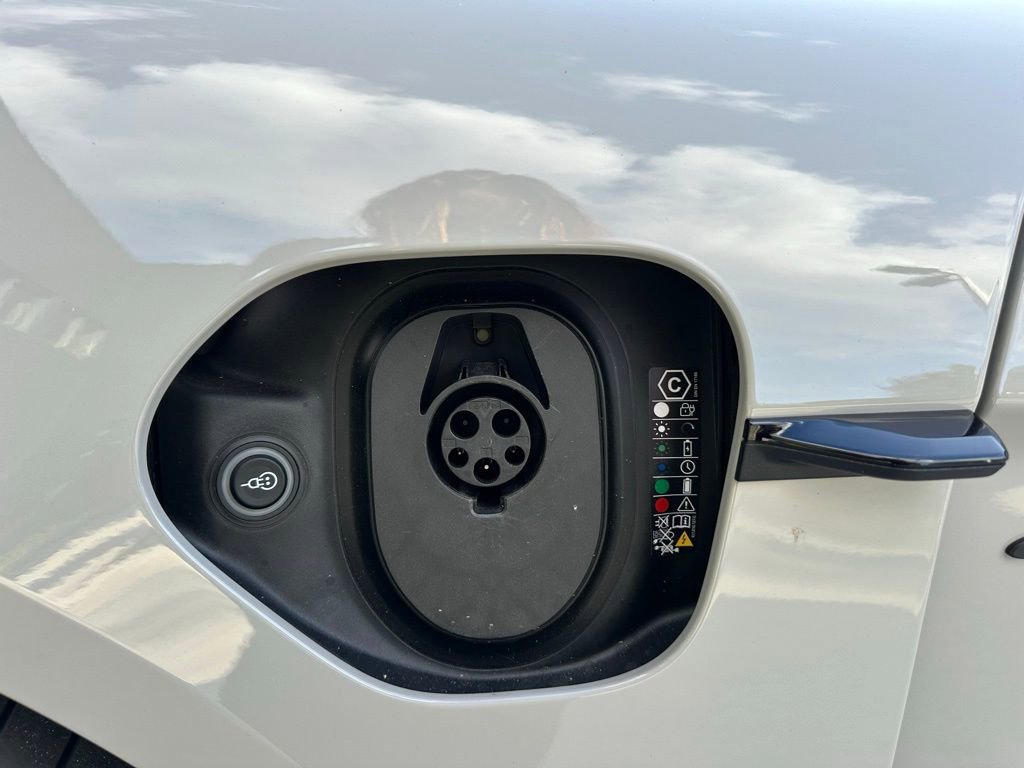 Used 2025 Porsche Taycan 4S image 42