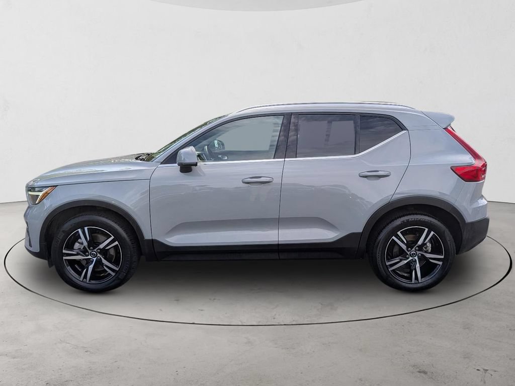 Certified 2025 Volvo XC40 B5 Plus AWD/4WD image 9