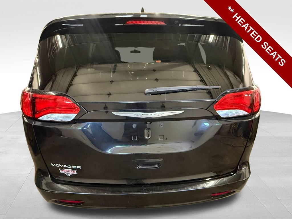Used 2022 Chrysler Voyager LX FWD image 4