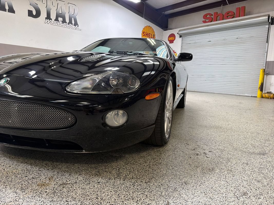 Used 2005 Jaguar XK8 Coupe RWD image 13