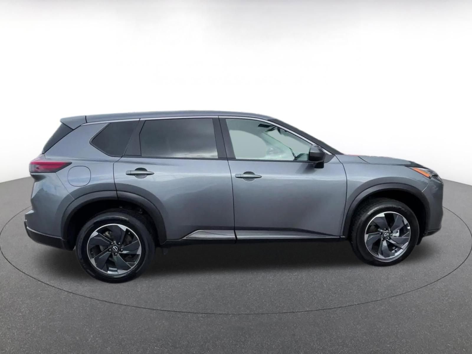 Used 2025 Nissan Rogue SV FWD image 16