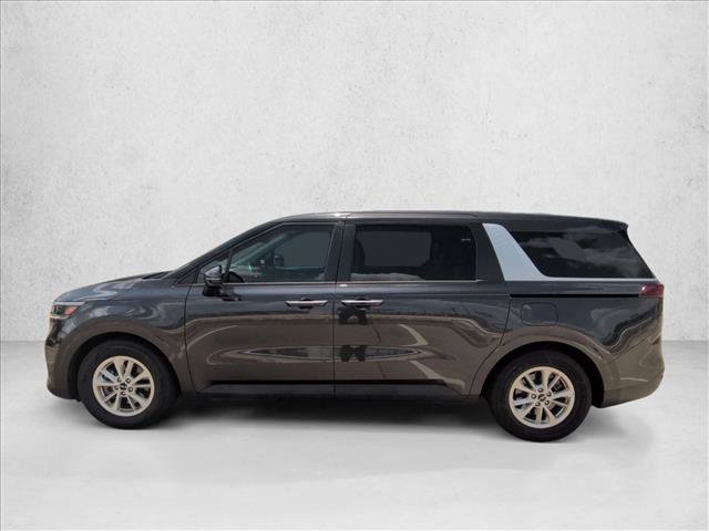 Used 2023 Kia Carnival LX FWD image 9