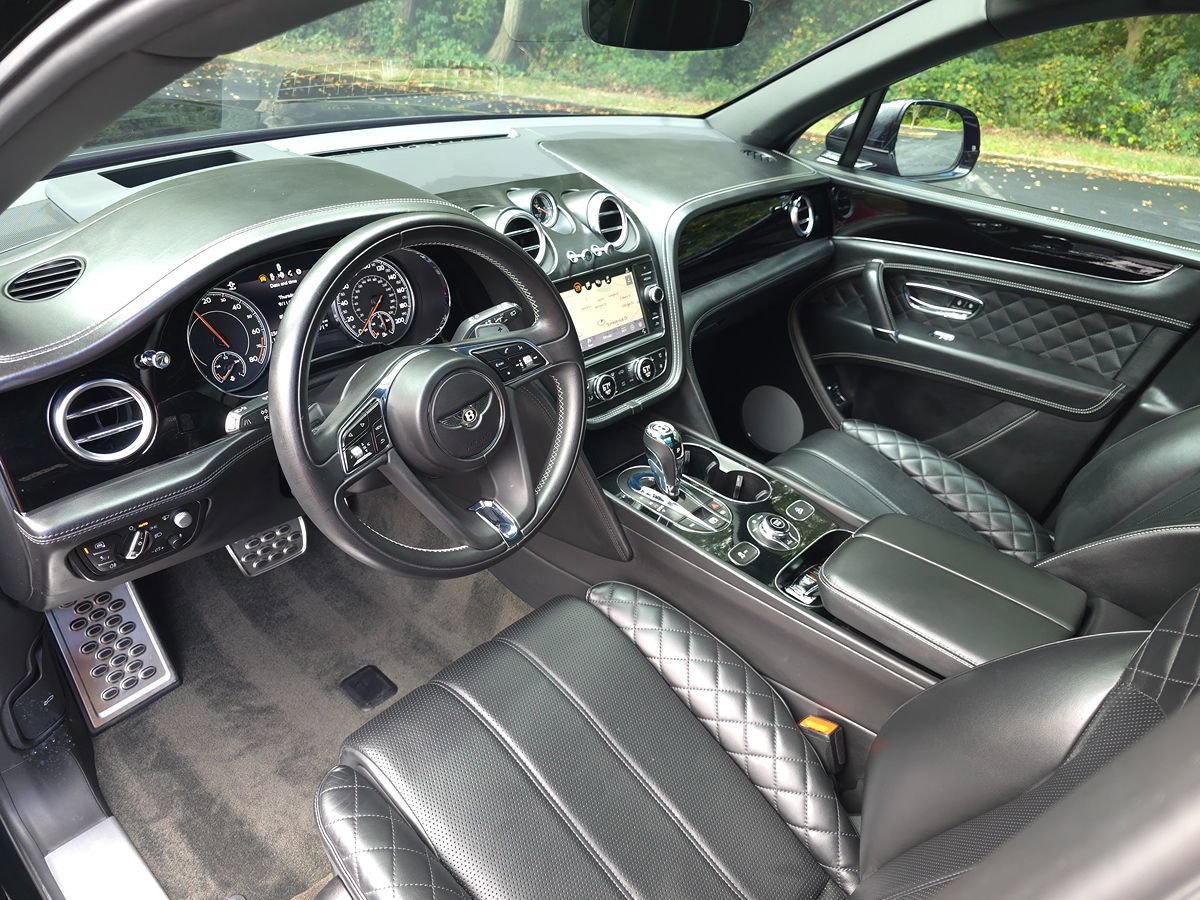 Used 2020 Bentley Bentayga Plug-In Hybrid image 2