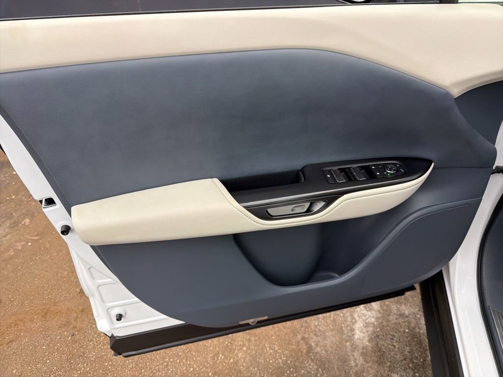 Used 2025 Lexus RZ 450e w/ Technology Package image 11