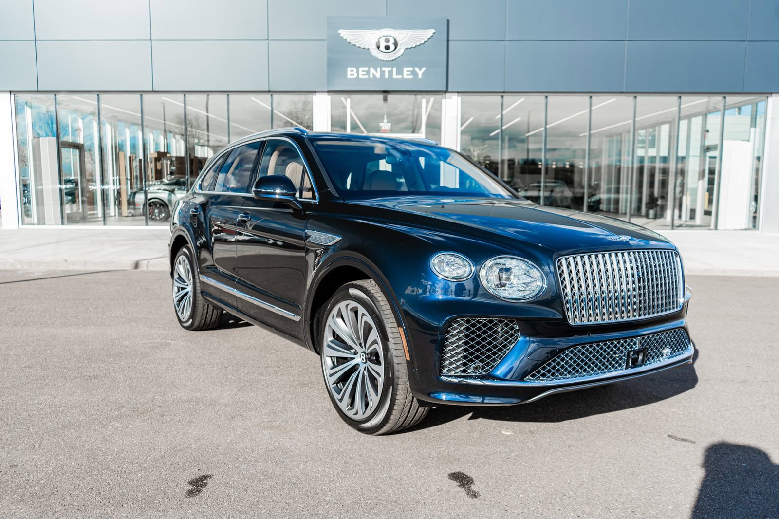 Used 2025 Bentley Bentayga image 17