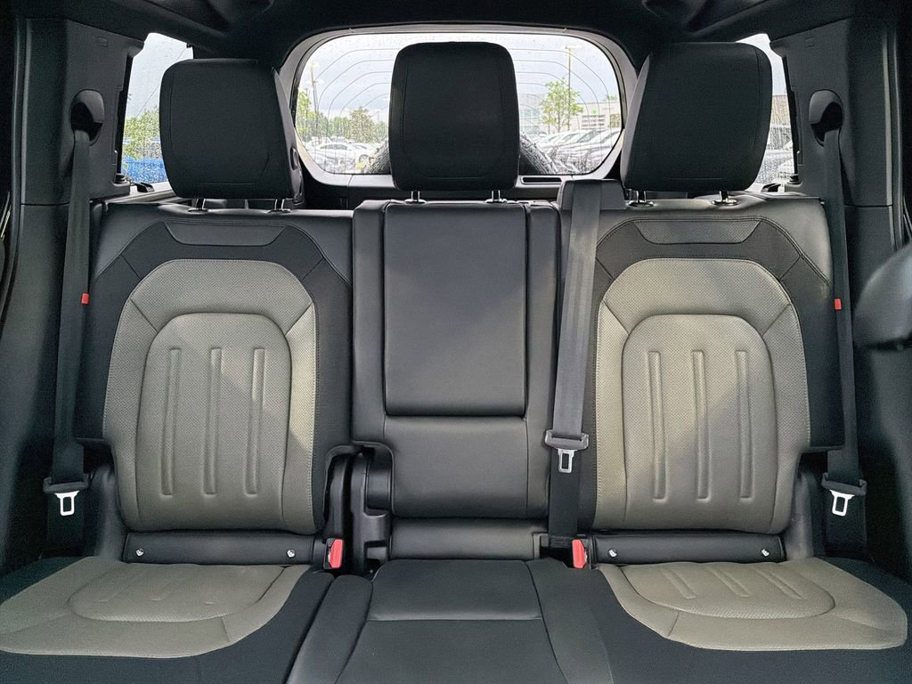 Used 2021 Land Rover Defender 110 X-Dynamic SE AWD/4WD image 28
