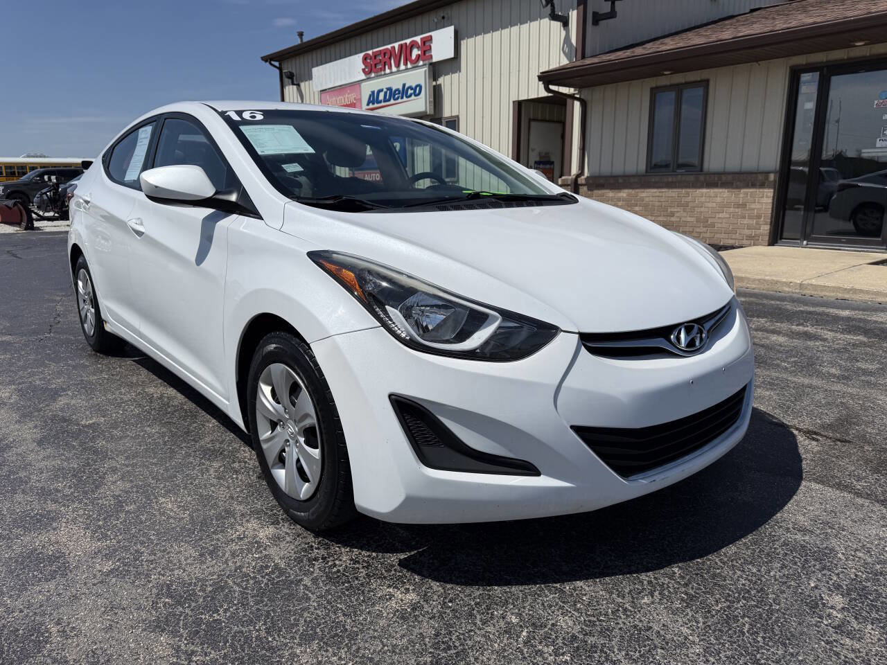 Used 2016 Hyundai Elantra SE FWD image 2