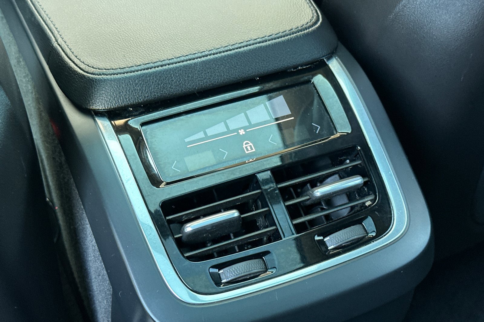 Certified 2023 Volvo XC90 B5 Core image 14