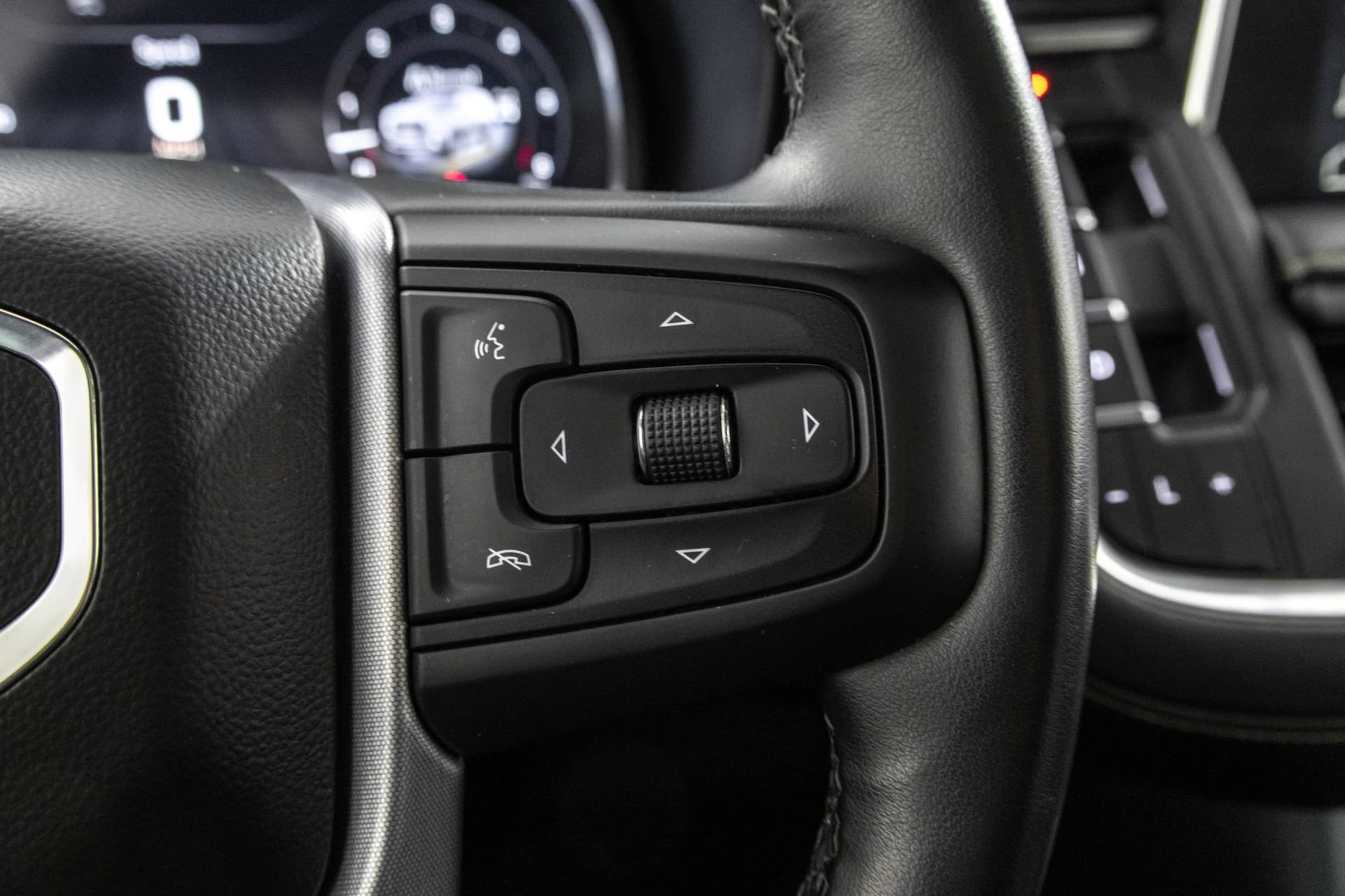 Used 2023 GMC Yukon SLT w/ SLT Luxury Package AWD/4WD image 28