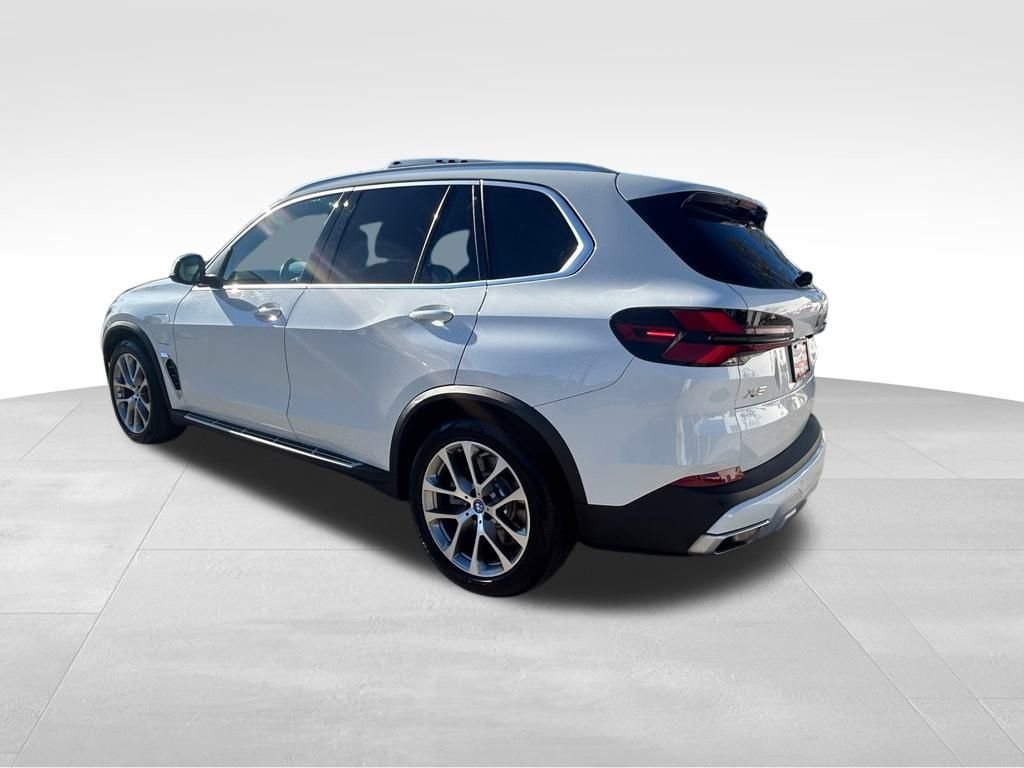 Used 2025 BMW X5 xDrive50e image 7