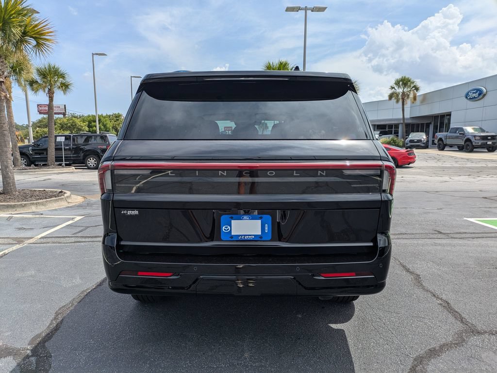 New 2027 Lincoln Navigator Premiere RWD image 5