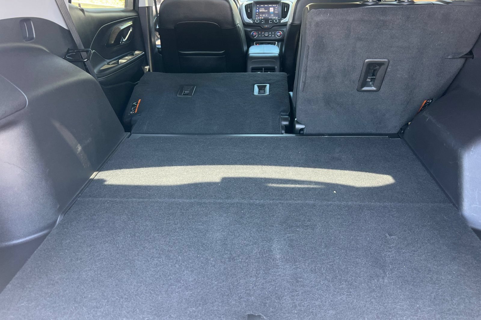 Used 2024 GMC Terrain SLT AWD/4WD image 15