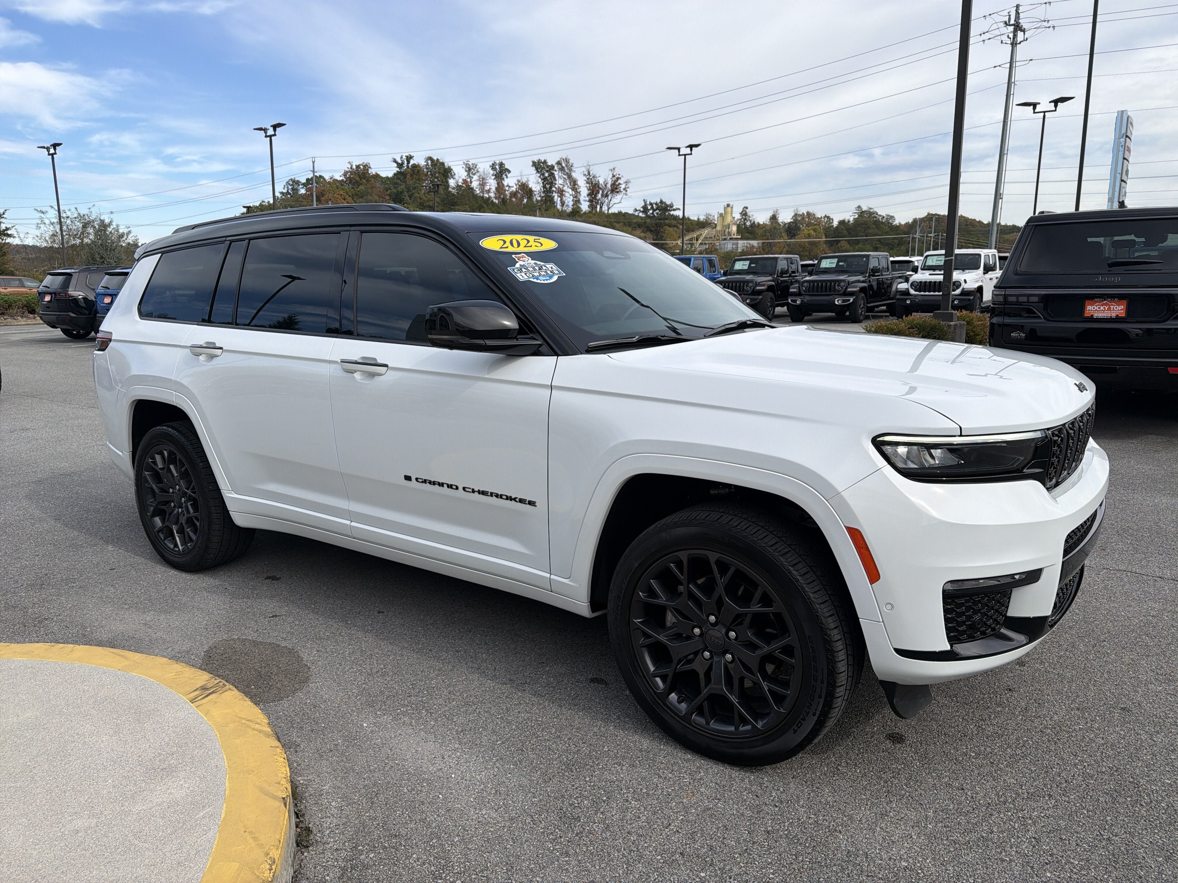 Used 2025 Jeep Grand Cherokee L Summit AWD/4WD image 5