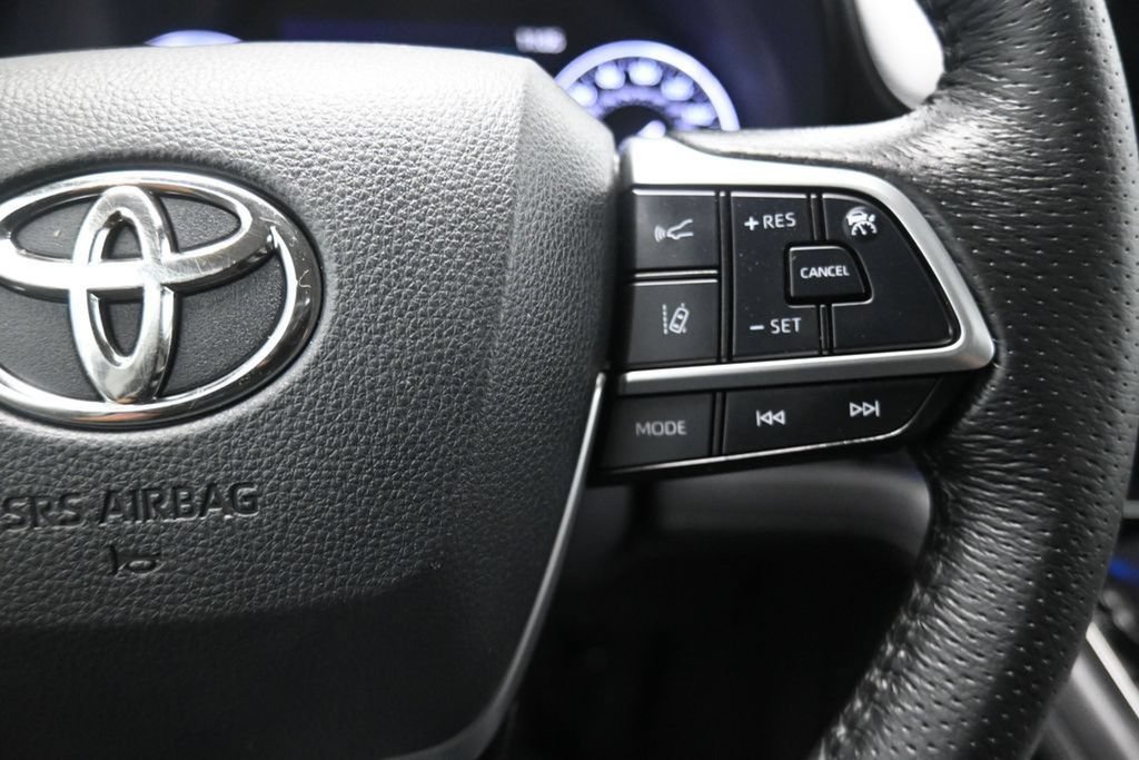 Used 2021 Toyota Sienna Limited FWD image 24