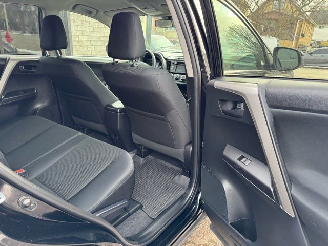 Used 2017 Toyota RAV4 LE AWD/4WD image 26