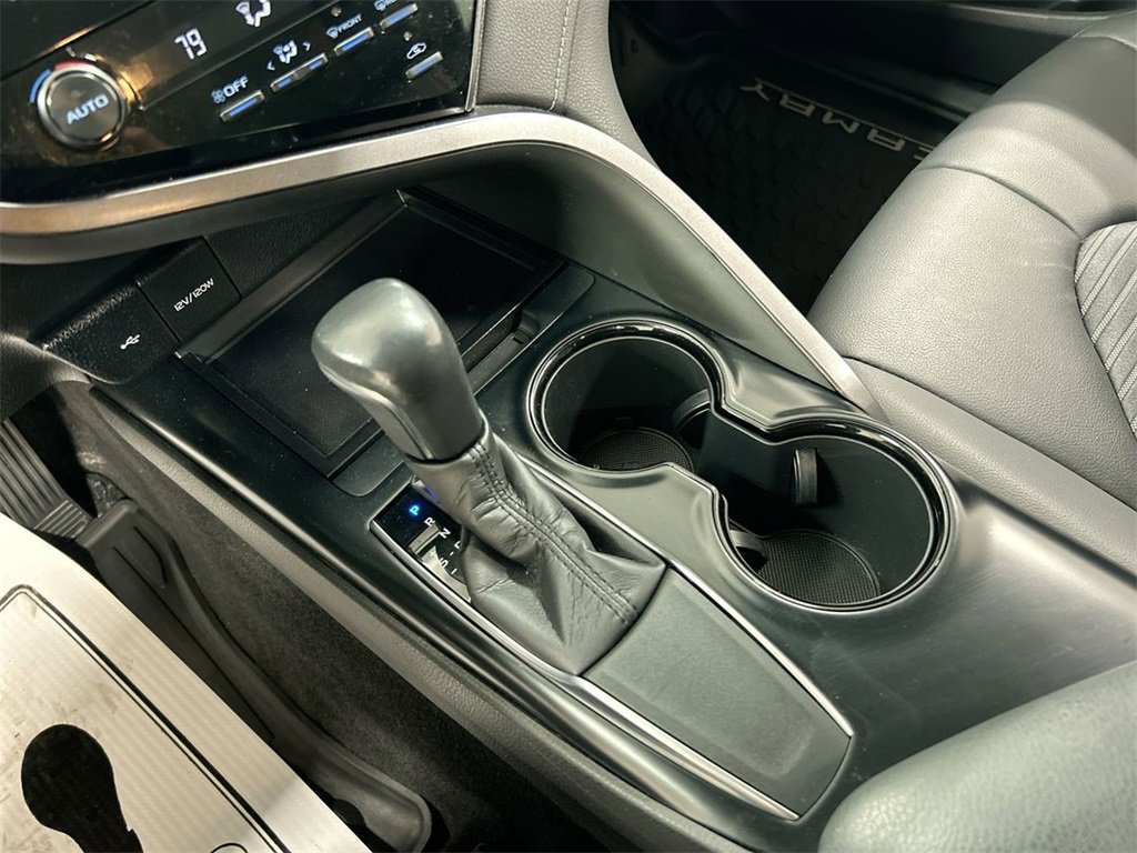 Used 2020 Toyota Camry SE image 17