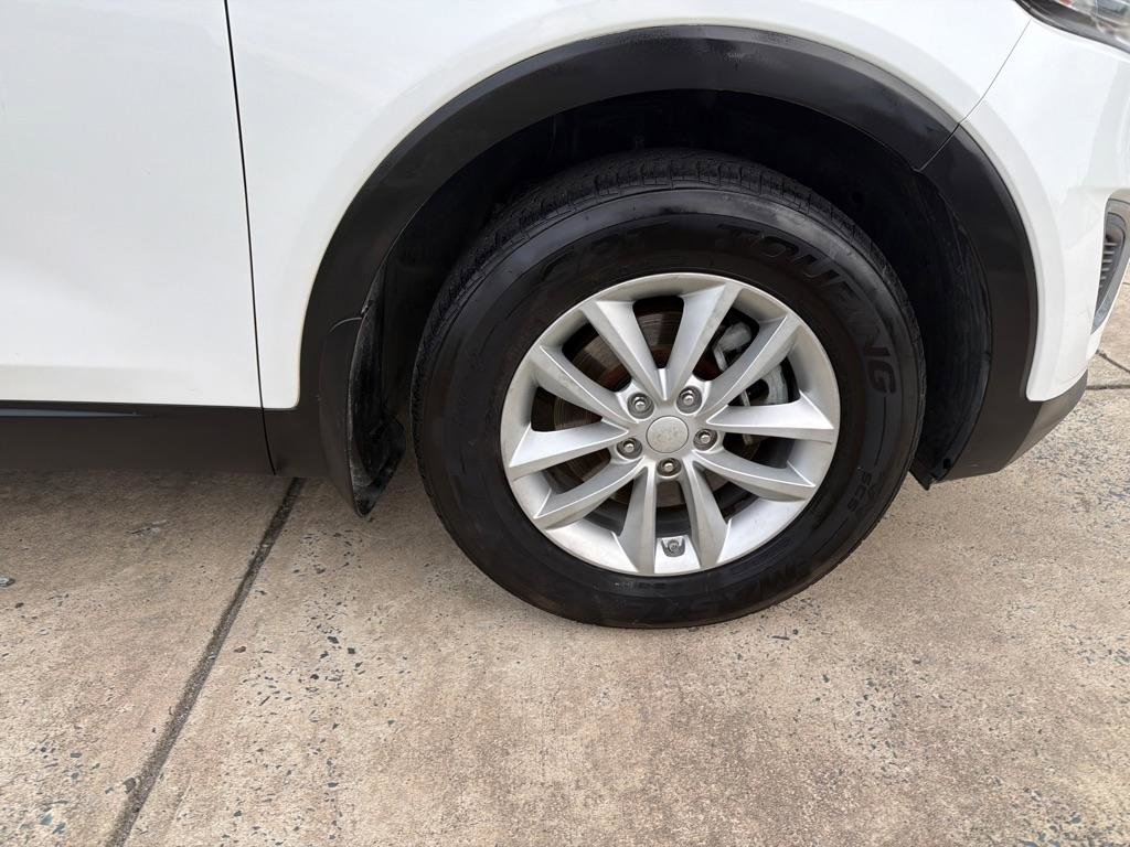 Used 2017 Kia Sorento LX w/ LX Convenience Package image 38
