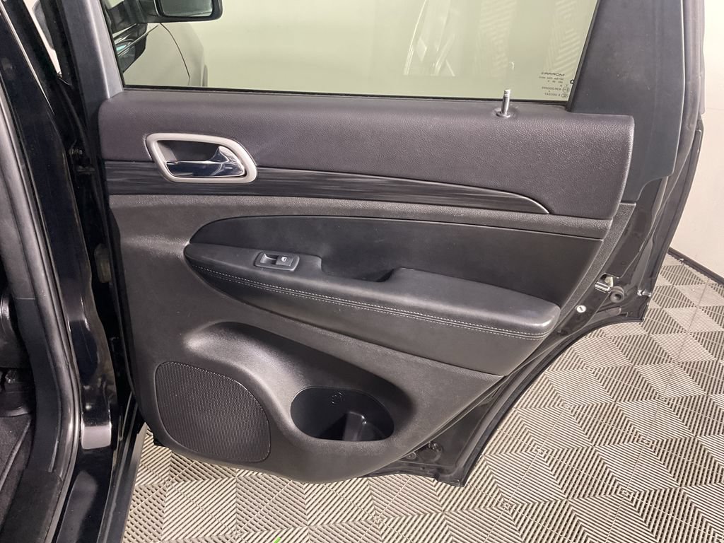 Used 2019 Jeep Grand Cherokee Laredo AWD/4WD image 21