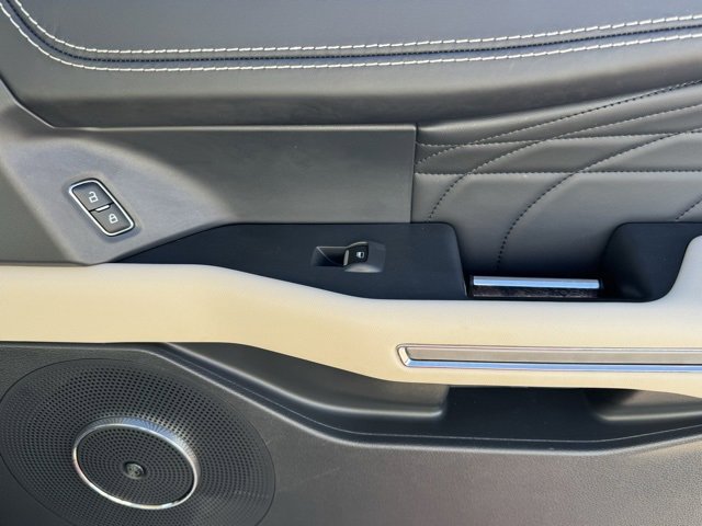 Used 2022 Ford Expedition Platinum image 23