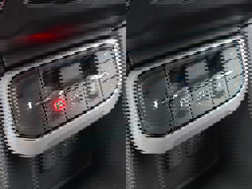 Used 2022 GMC Acadia SLE w/ Driver Convenience Package image 18