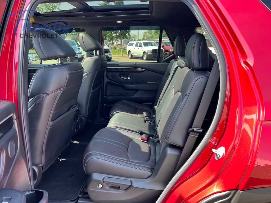 Used 2025 Honda Pilot Black Edition image 26