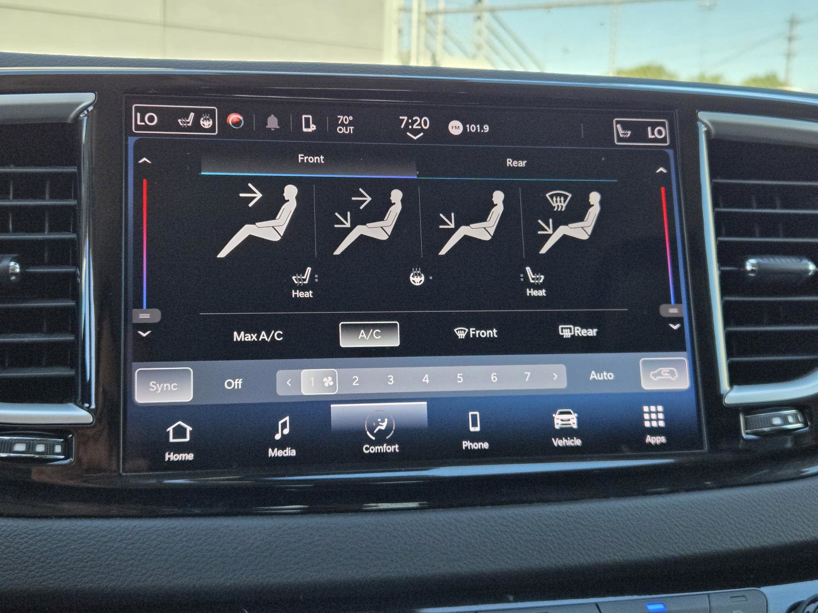 Certified 2023 Chrysler Pacifica Touring-L image 10