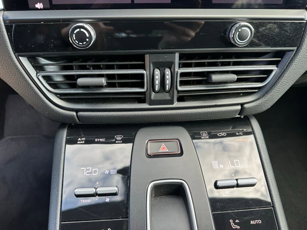 Certified 2023 Porsche Macan Turbo AWD/4WD image 24