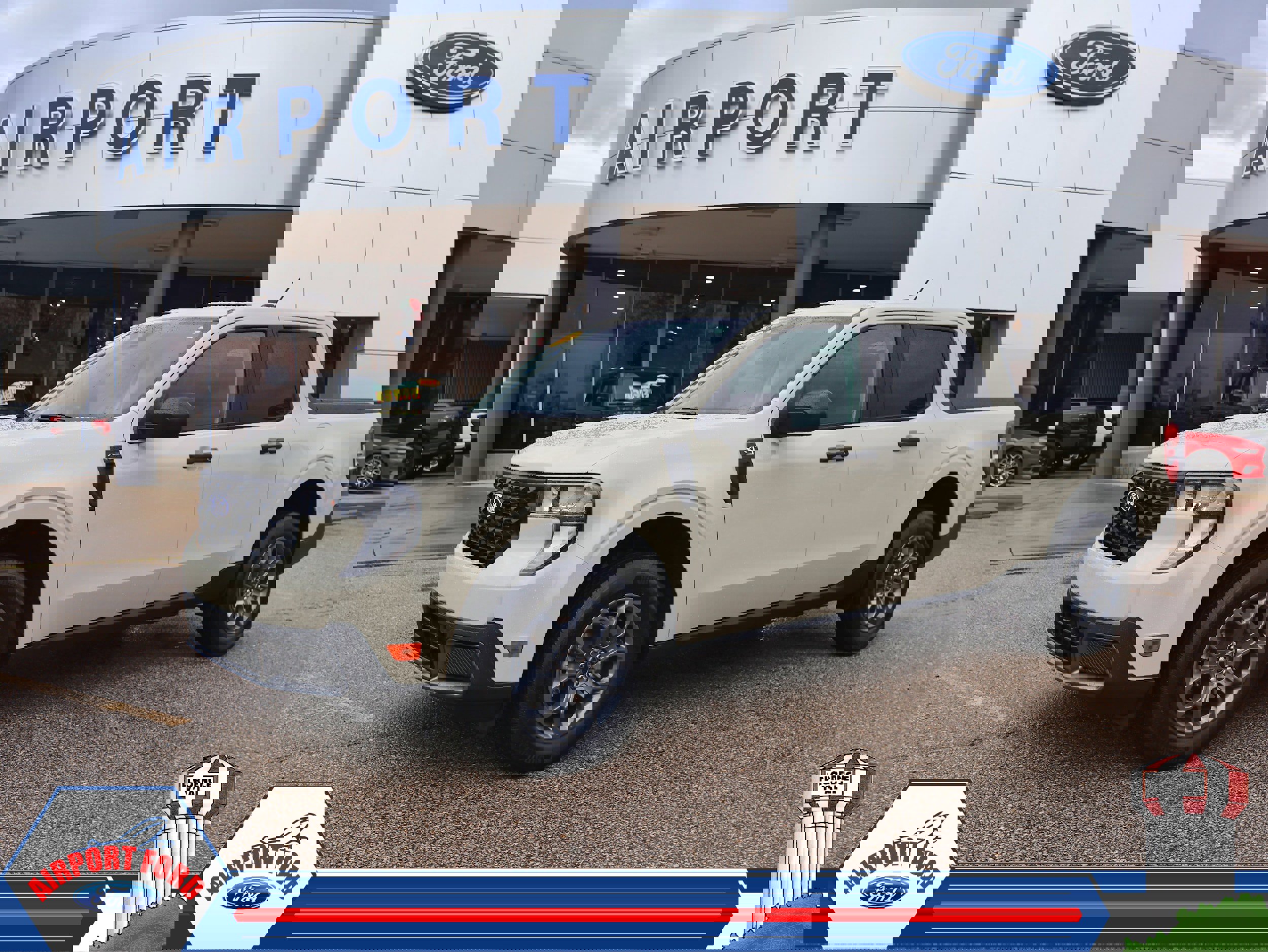 Used 2025 Ford Maverick XLT image 1
