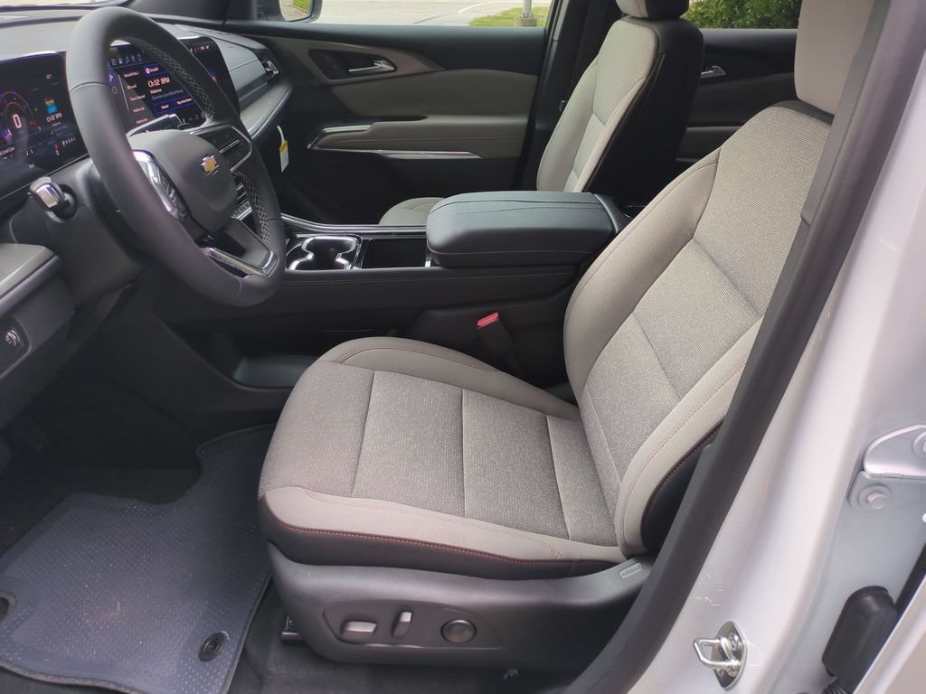 New 2027 Chevrolet Traverse LT w/ Driver Confidence Package FWD image 15