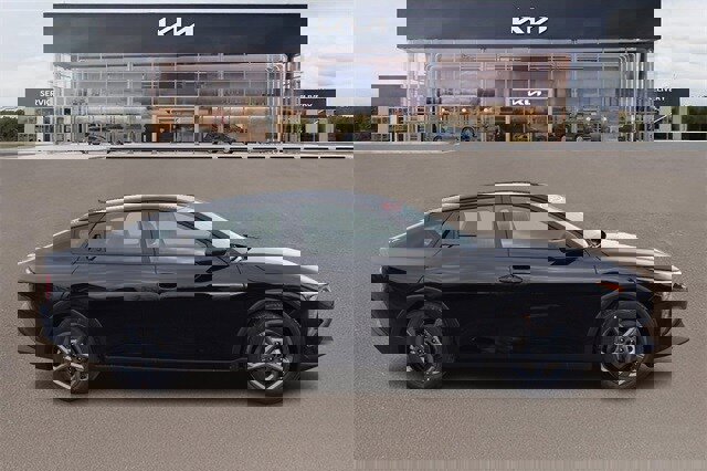 New 2025 Kia K4 LXS image 2
