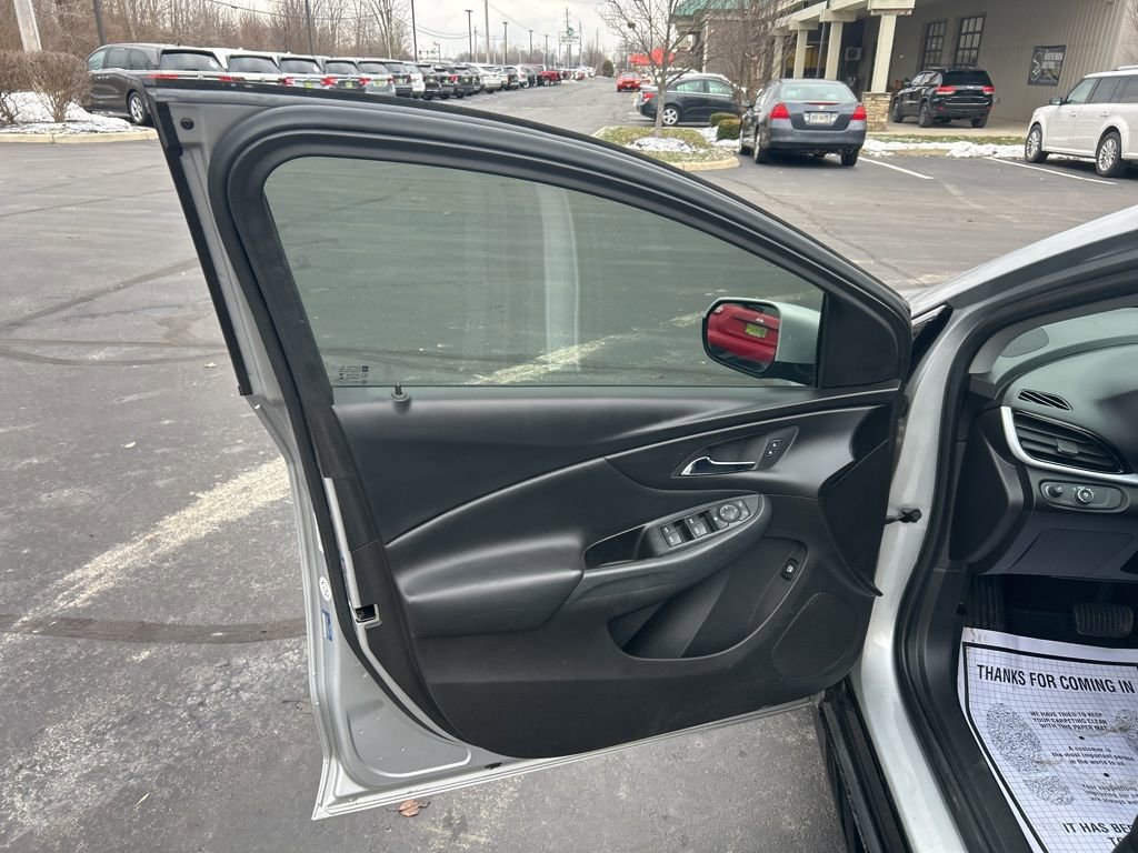 Used 2018 Chevrolet Volt LT w/ Comfort Package image 10