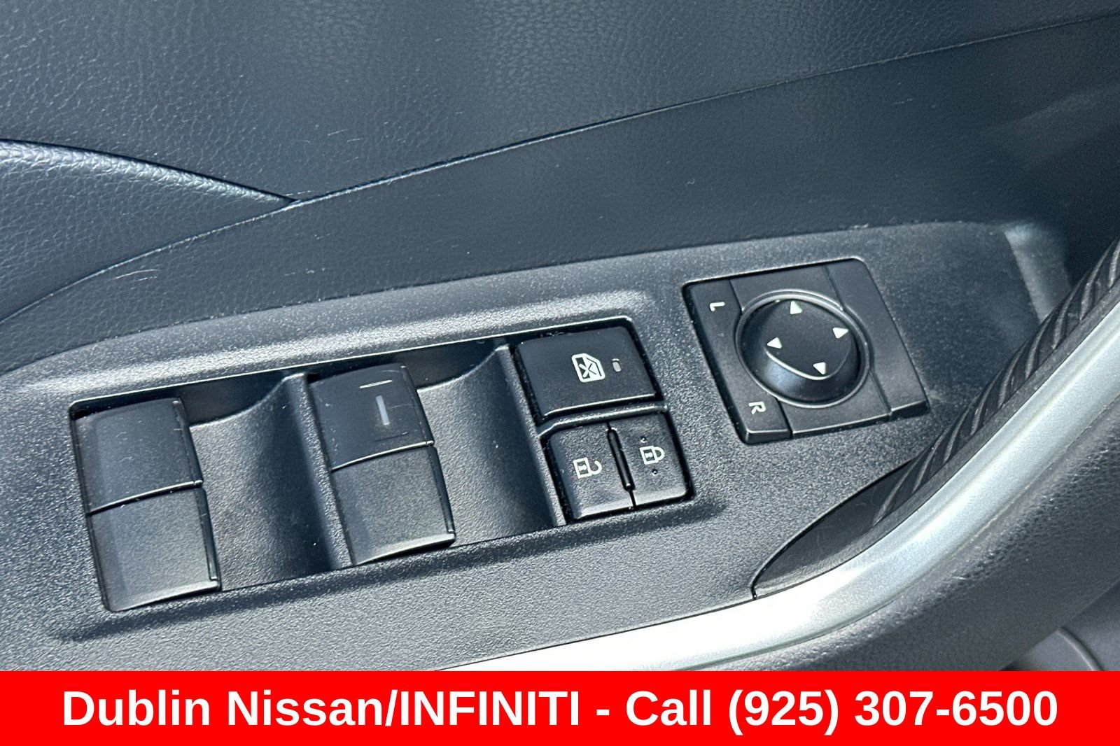 Used 2022 Toyota RAV4 LE AWD/4WD image 13