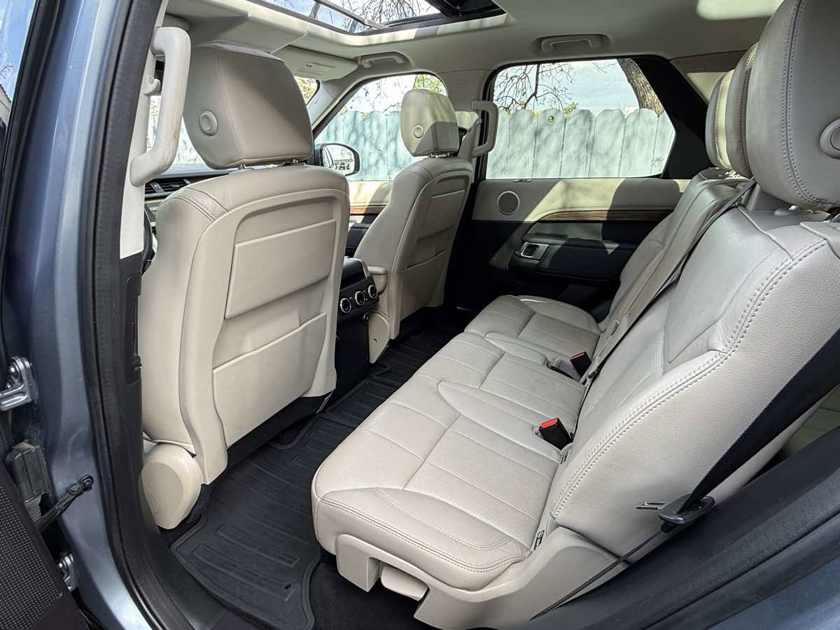 Used 2018 Land Rover Discovery HSE image 6