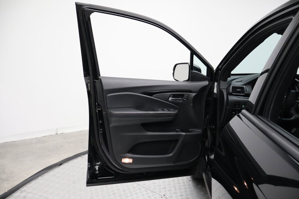 Used 2020 Honda Pilot Black Edition image 16