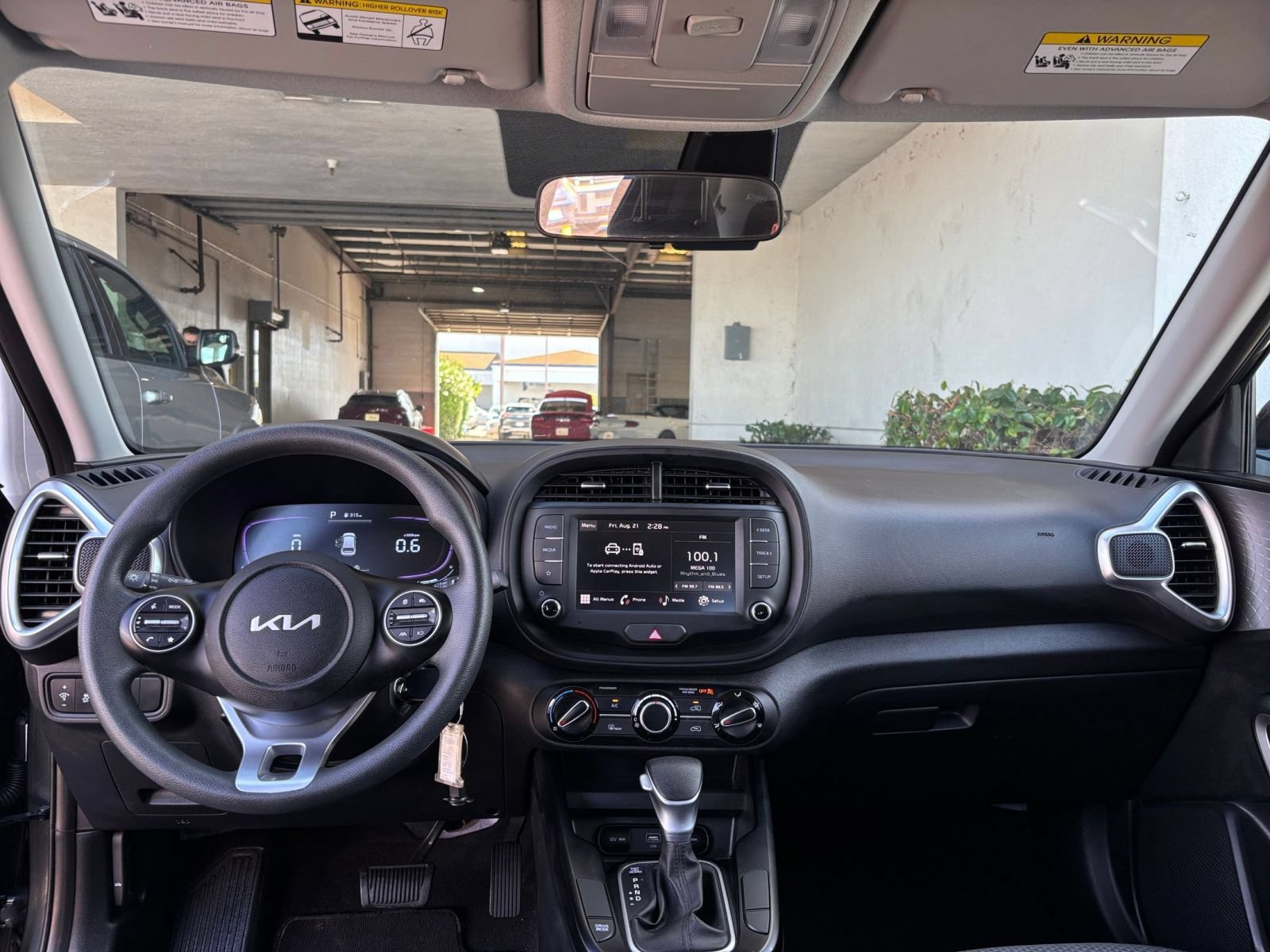 Used 2025 Kia Soul LX w/ LX Technology Package FWD image 27