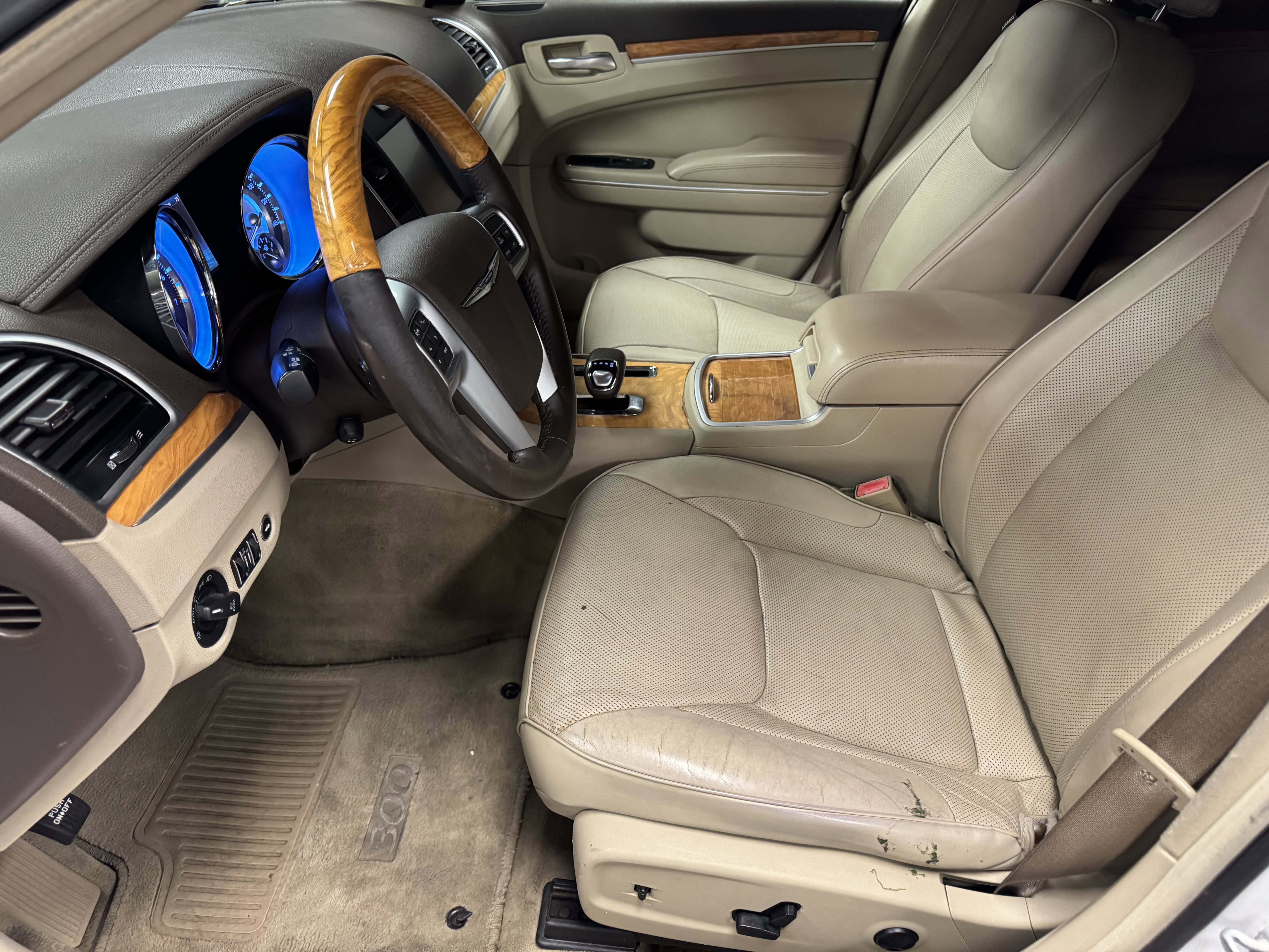 Used 2013 Chrysler 300 C image 8