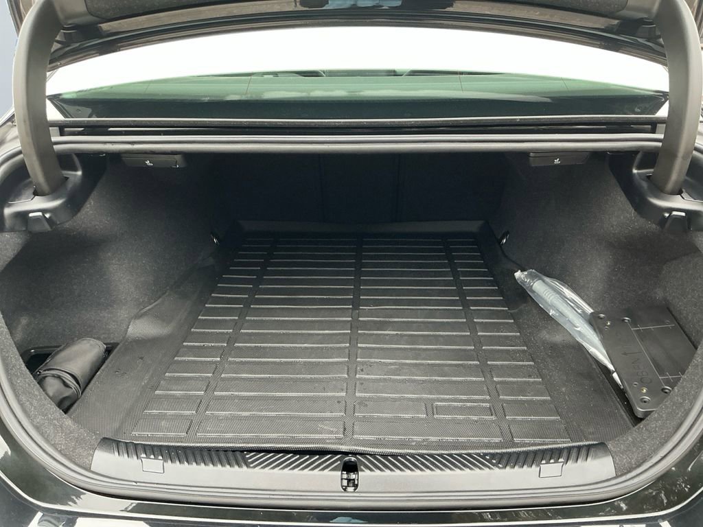 Used 2024 BMW i5 eDrive40i image 17