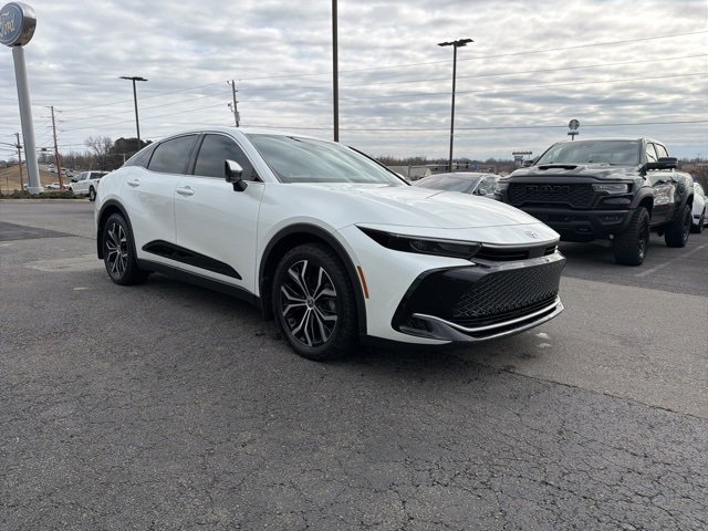 Used 2023 Toyota Crown XLE image 2