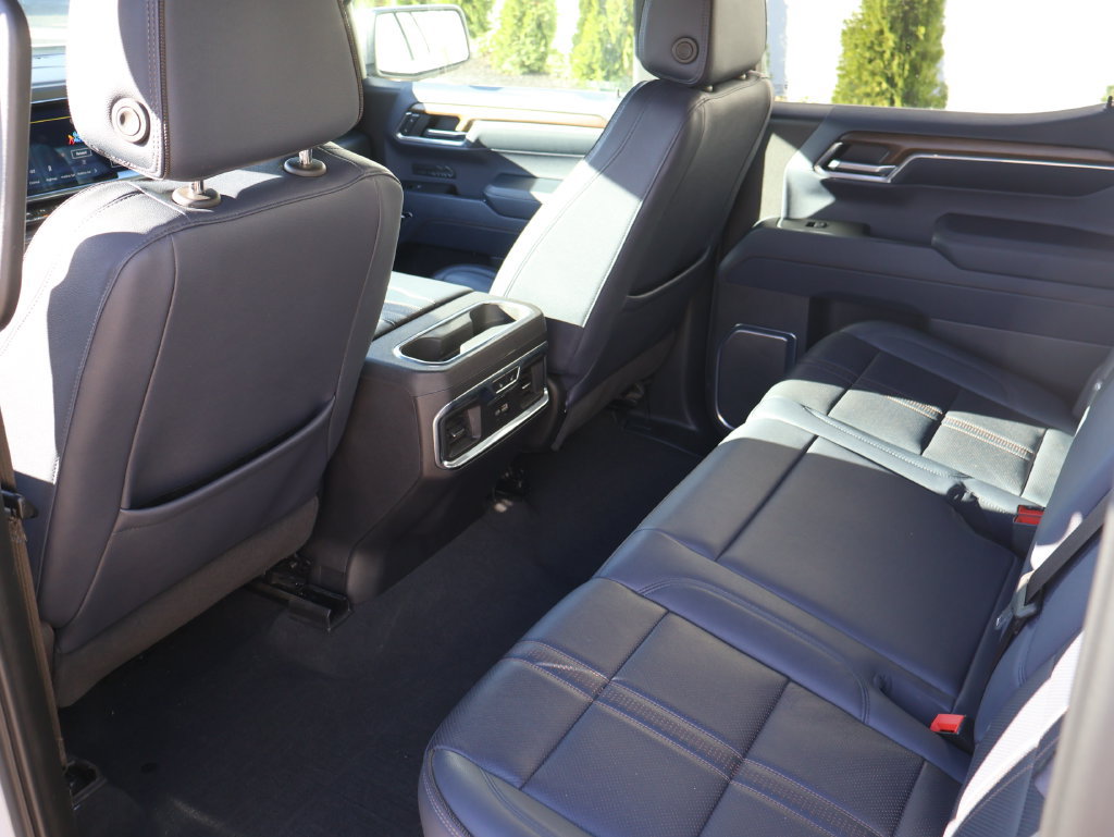 Used 2024 Chevrolet Silverado 1500 High Country w/ High Country Premium Package AWD/4WD image 10