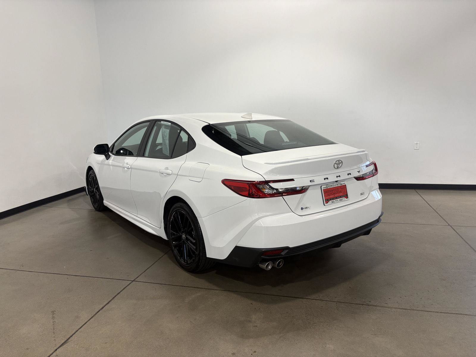 Used 2025 Toyota Camry SE FWD image 6