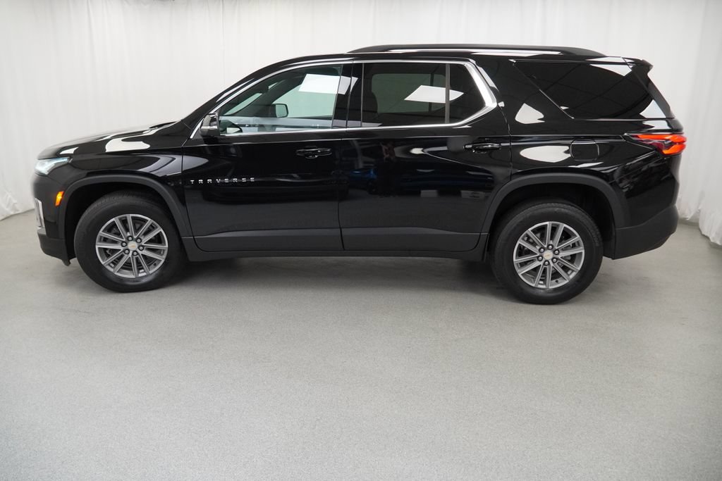 Used 2023 Chevrolet Traverse LT w/ Rear Camera Mirror Package AWD/4WD image 3