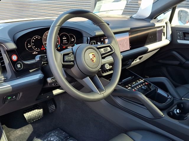 New 2025 Porsche Cayenne Coupe image 4