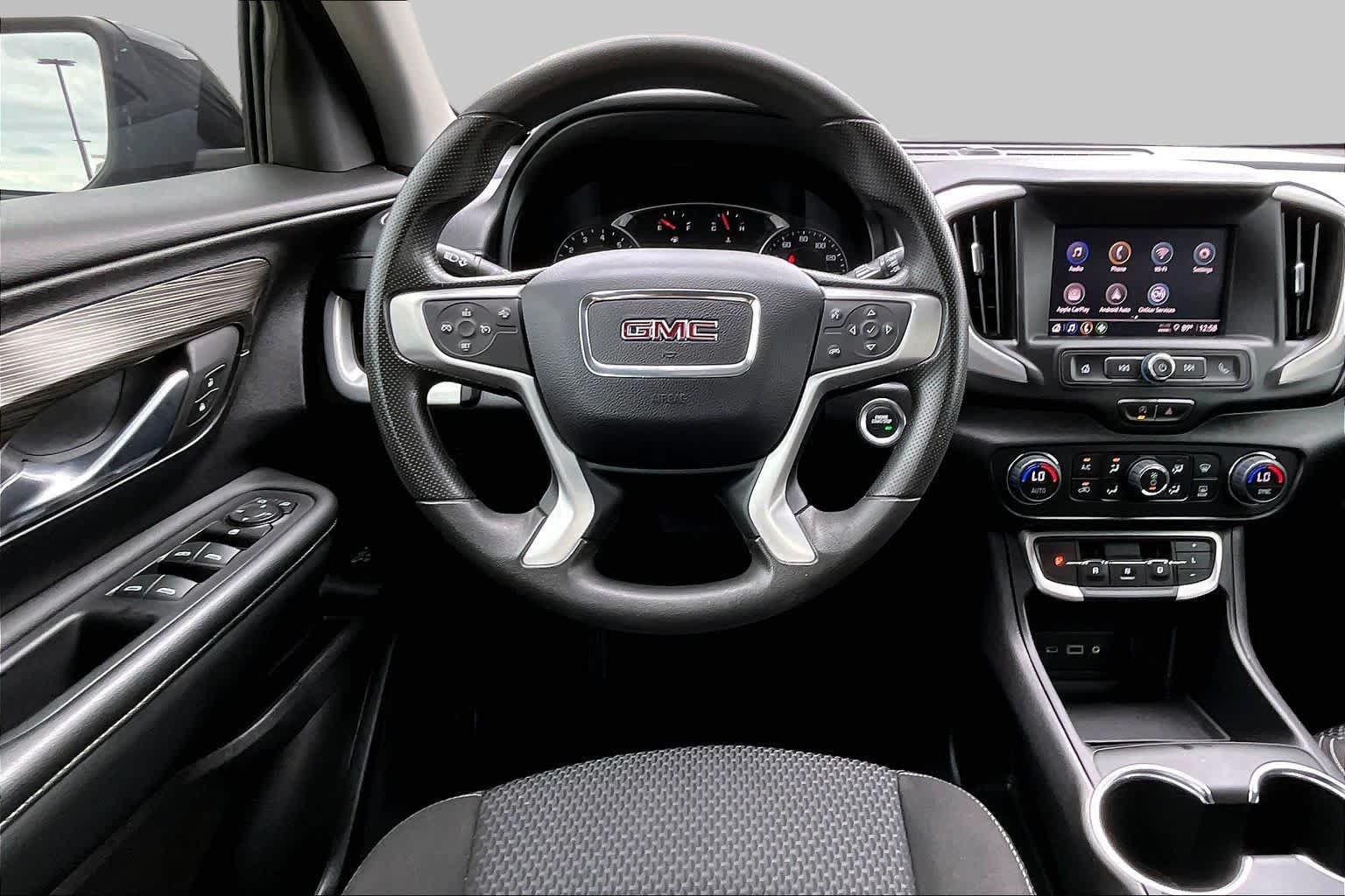 Used 2024 GMC Terrain SLE w/ Driver Convenience Package FWD image 11